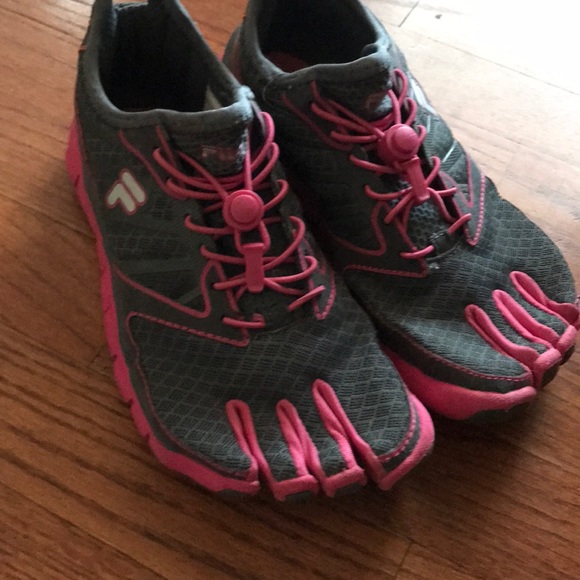 Fila Skele toes Barefoot Used Size 6 women’s Fila Skele toes Barefoot Used Size 6 women’s